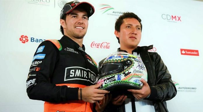 checo-recibe-casco-f1-mexico