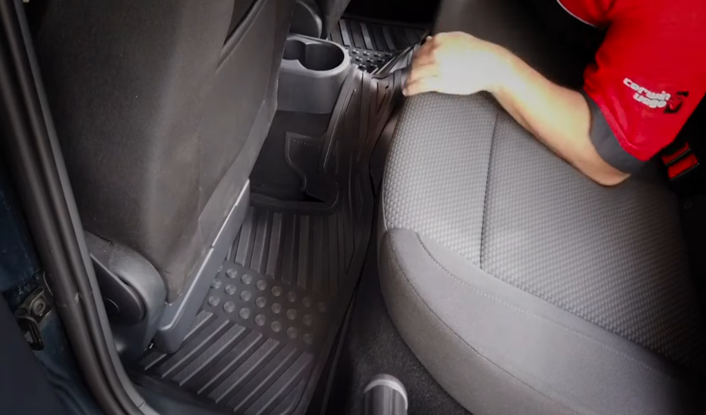 Subwoofer amplificado Cerwin Vega VPAS10 debajo del asiento Seat Toledo 2016